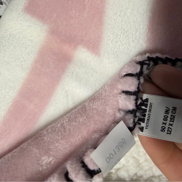 Victoria’s Secret PINK blanket - Picture 8 of 9